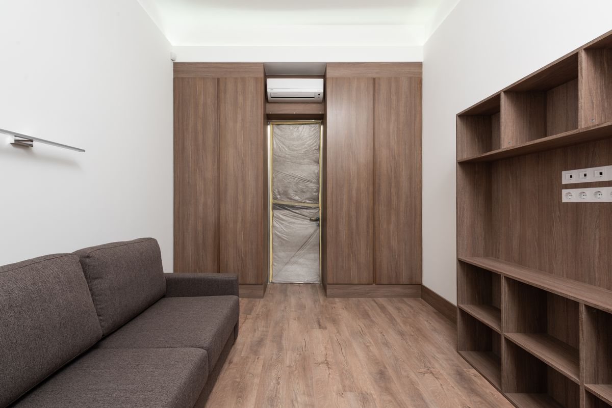 Salón vacío y limpio